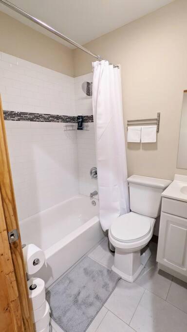 3 Bedroom Hardwood Palace Of Charleston Exterior photo